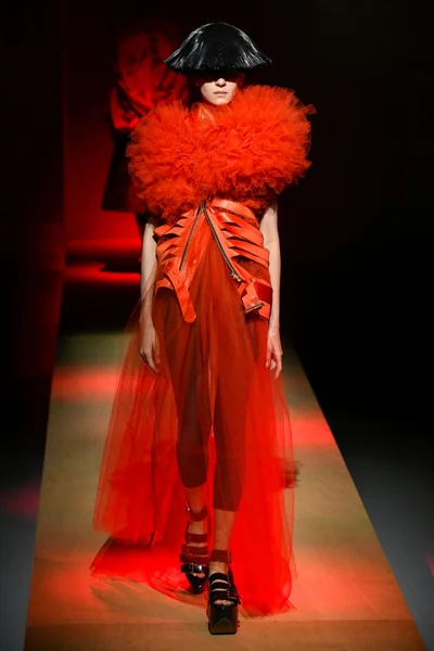 Look 25
